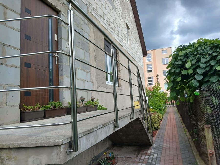 Balustrada stalowa w profilu liniowym – montaż Ostrowiec Świętokrzyski