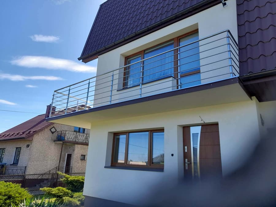 Pionowe tralki loftowe – balustrada na wymiar, realizacja nr 22