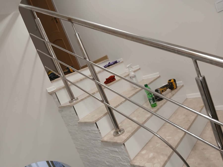 Balustrada zabezpieczająca antresolę – balustrada na wymiar, realizacja nr 23
