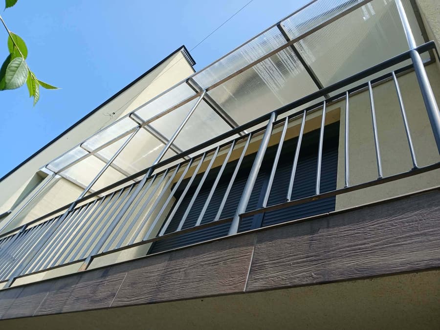 System loftowy w kolorze RAL 7016 – balustrada na wymiar, realizacja nr 29