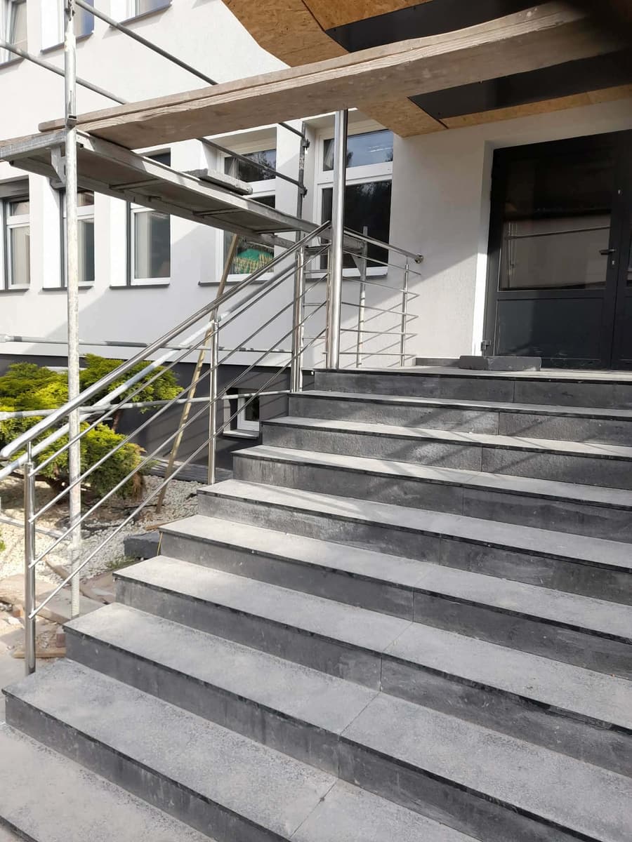 Balustrada z dębowym pochwytem – balustrada na wymiar, realizacja nr 30