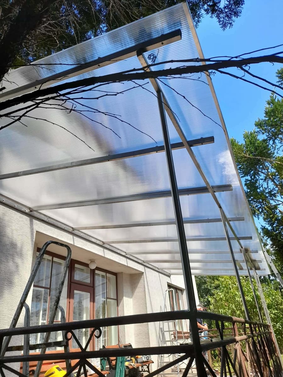 Balkon w nowoczesnym osiedlu – balustrada na wymiar, realizacja nr 35