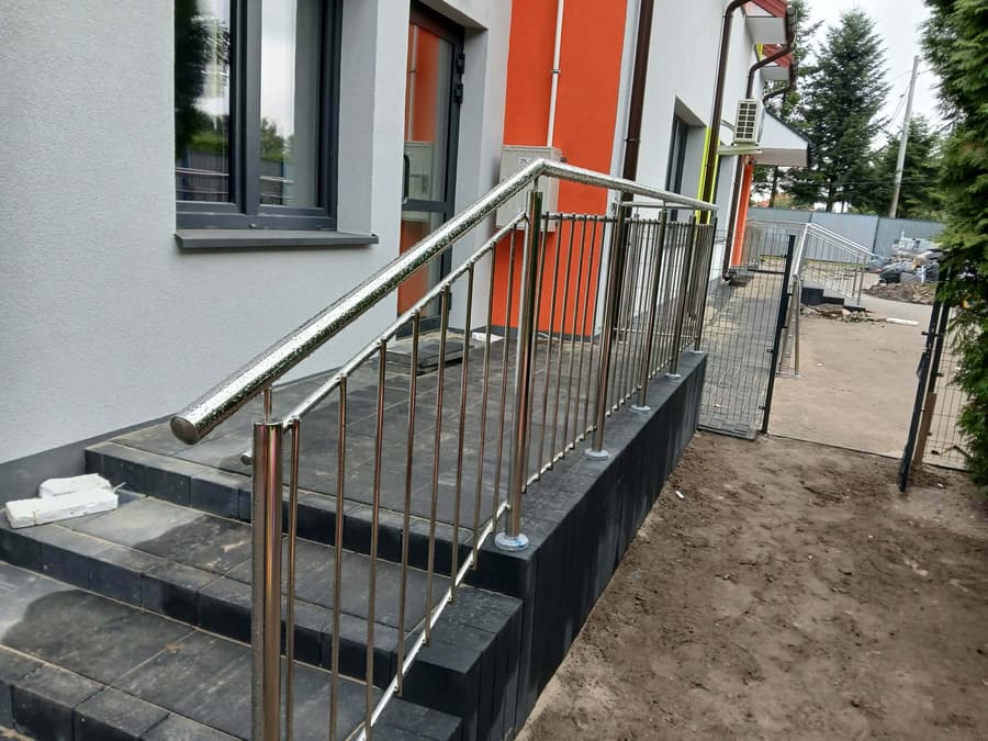 Balkon z pełnym wypełnieniem blachą – balustrada na wymiar, realizacja nr 04